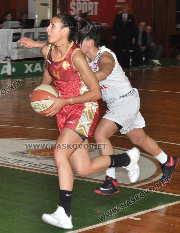 Хасково 2012 на една победа от финала след втория мач с Нефтофимик