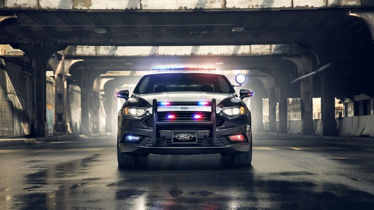 Първата хибридна полицейска кола на Ford ще стресне всеки бандит