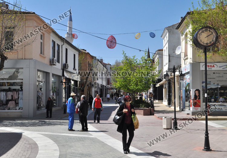 Днес минаваме 20-те, пуснаха фонтаните и сладоледите