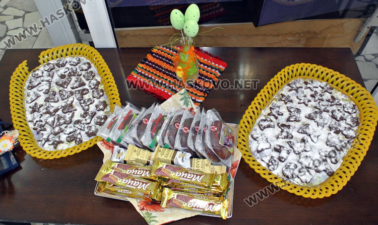 Миски зарадваха старците в Кенана, дариха ги за Великден