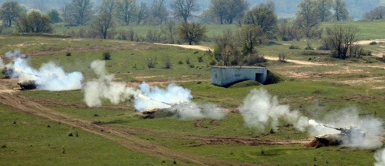 Пускат дрон на артилерийските стрелби на полигона в Корен