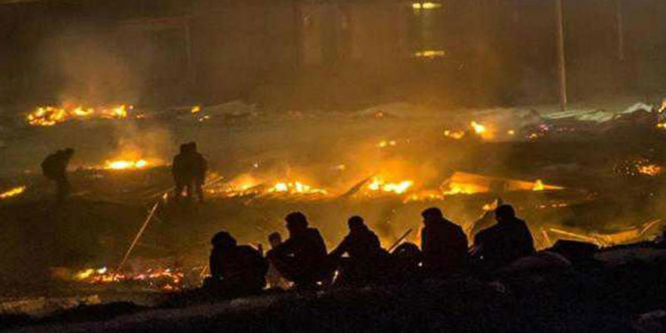 Пожар превърна лагер за мигранти в купчина пепел