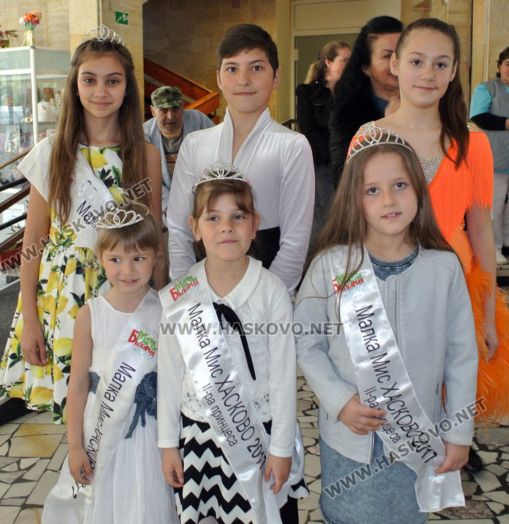 Миски зарадваха старците в Кенана, дариха ги за Великден