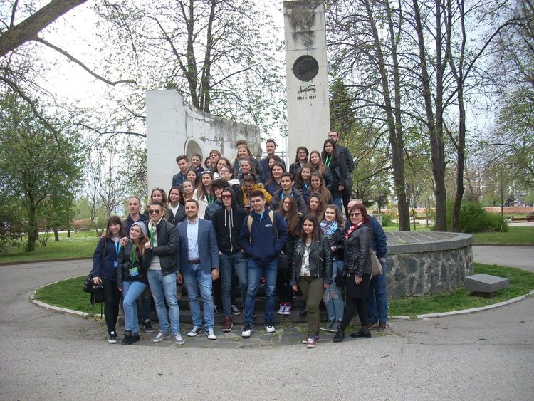 Представители на ученическия парламент в Димитровград участваха в национална среща