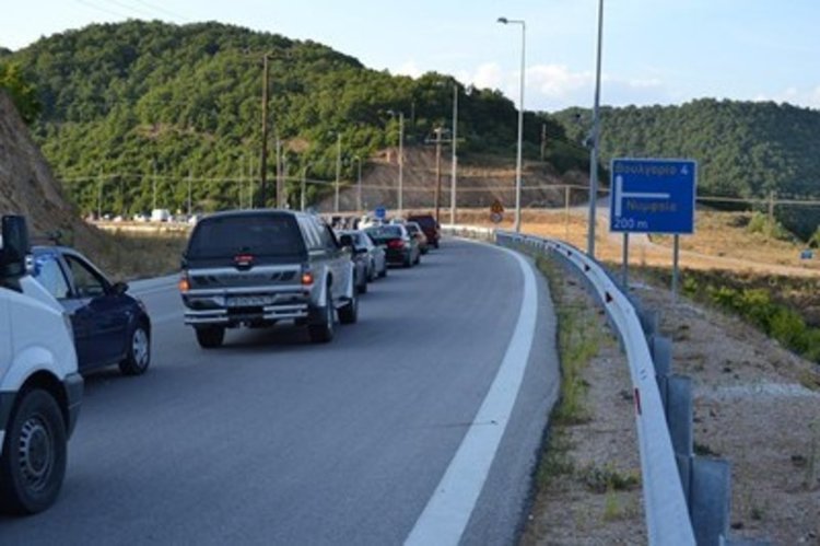 Големи опашки очакват на Маказа,пада изискването за щателна проверка