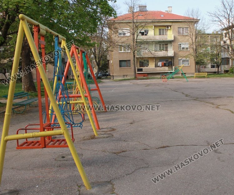 Детските съоръжения в парка са близо 30 -годишни