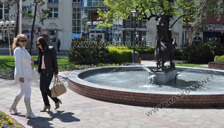 Днес минаваме 20-те, пуснаха фонтаните и сладоледите