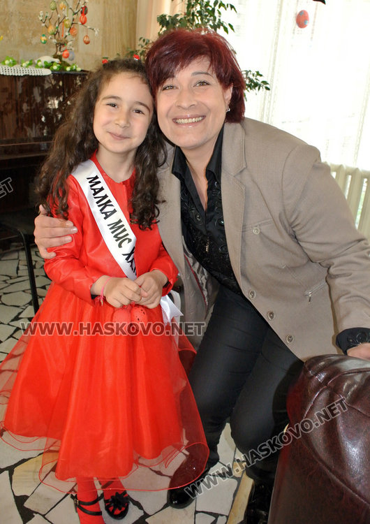 Миски зарадваха старците в Кенана, дариха ги за Великден