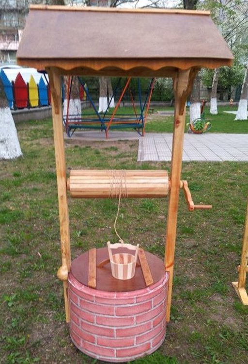 С красива украса преди Великден грейна двора на градина "Роза"