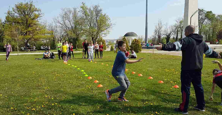 Ученици от 1 до 12 клас в кросова надпревара на Ямача