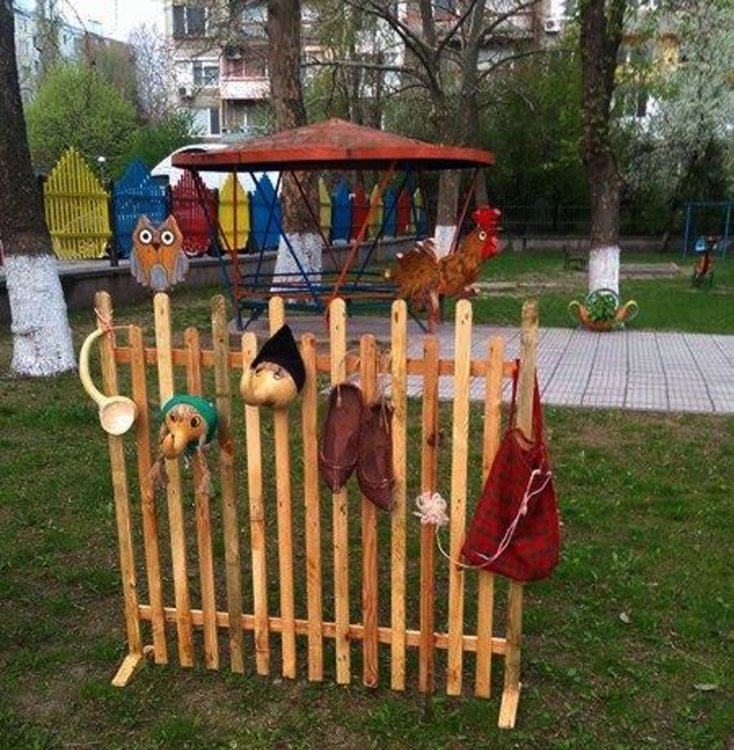 С красива украса преди Великден грейна двора на градина "Роза"