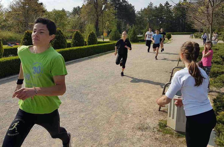 Ученици от 1 до 12 клас в кросова надпревара на Ямача