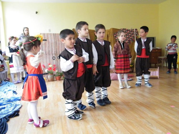 Малчуганите от "8 март" се подготвиха за Великден