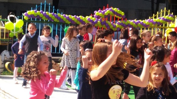 Днес в "Роза" гостуваха танцьорите от "Галаксико"