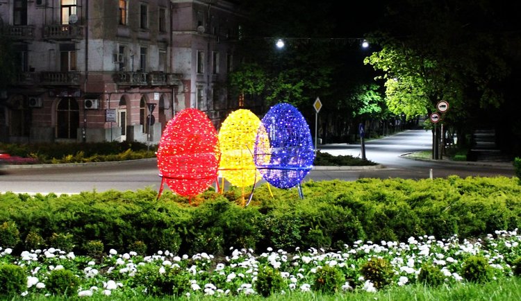 Светещи яйца- нова великденска украса в Димитровград