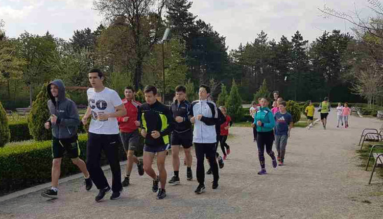 Ученици от 1 до 12 клас в кросова надпревара на Ямача