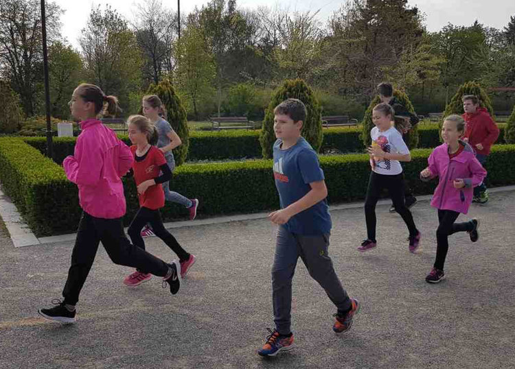 Ученици от 1 до 12 клас в кросова надпревара на Ямача