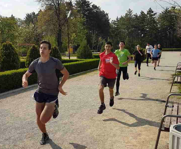 Ученици от 1 до 12 клас в кросова надпревара на Ямача