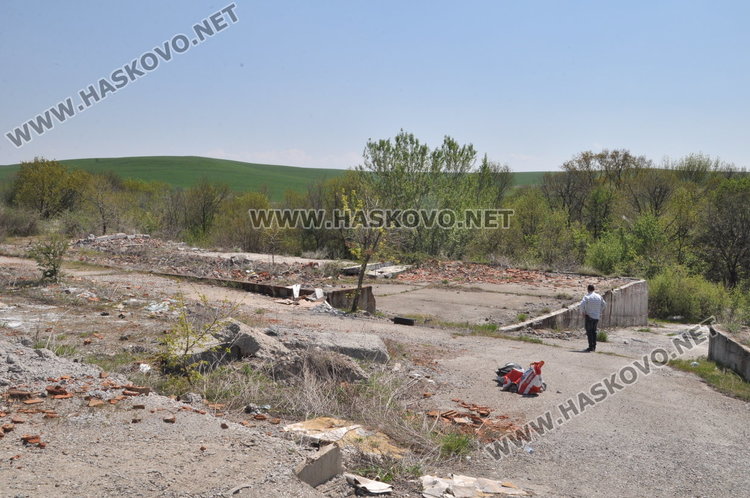 Това е останало от обекта на "Редки метали". Предприятието е ликвидирано през 1992 г.