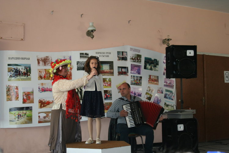 По-по-най- децата на Дебър са Антоанета и Теодор