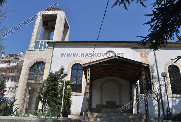 Закопчаха мъж, задигнал икона от църква в Хасково дни преди Великден