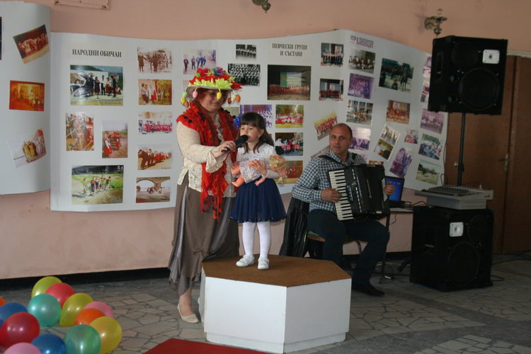 По-по-най- децата на Дебър са Антоанета и Теодор