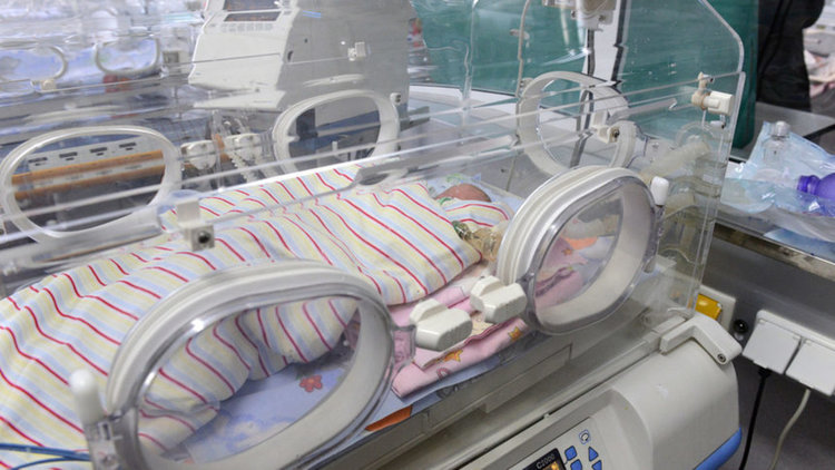 Модерна апаратура за новородени пристига в 34 болници в страната