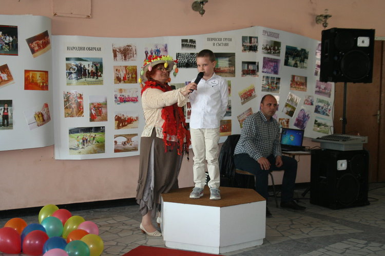 По-по-най- децата на Дебър са Антоанета и Теодор