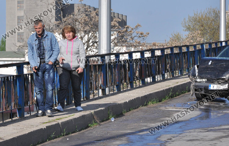 Сеат се заби в Ланча, шофьорът натиснал спирачки