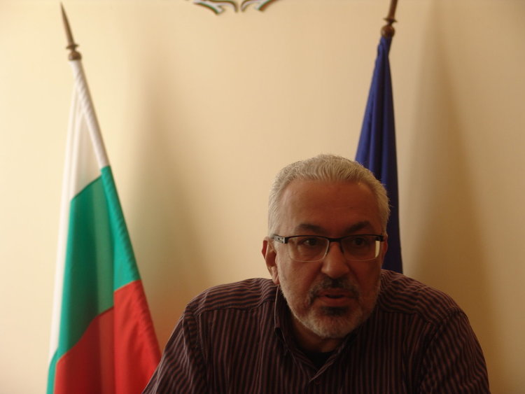 Цялостно изследват водите за уран, здравният министър инкогнито в Хасково 