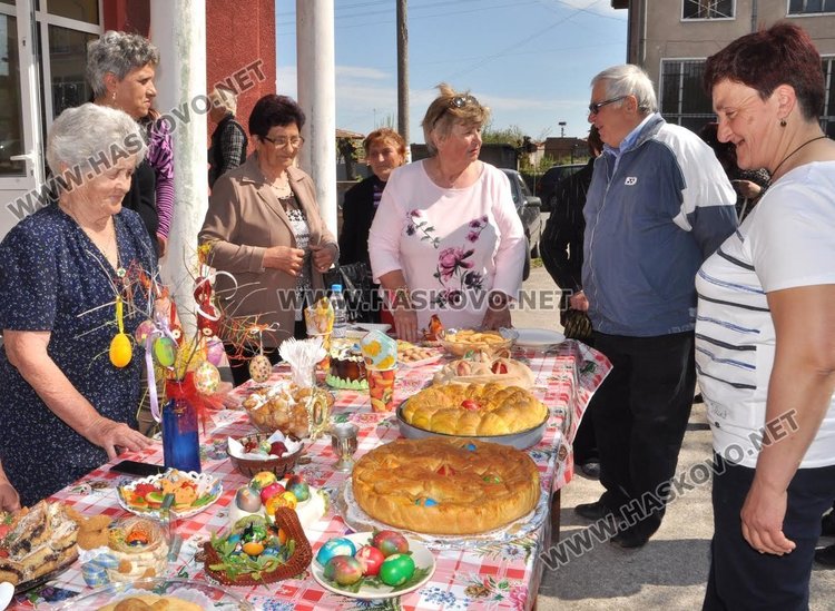 Великденска кулинарна изложба организираха в село Сталево
