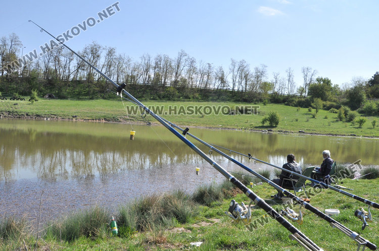 Рибари превзеха язовирите край Хасково дни преди забраната
