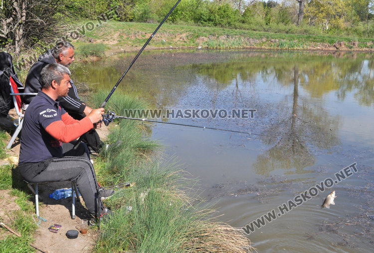 Рибари превзеха язовирите край Хасково дни преди забраната