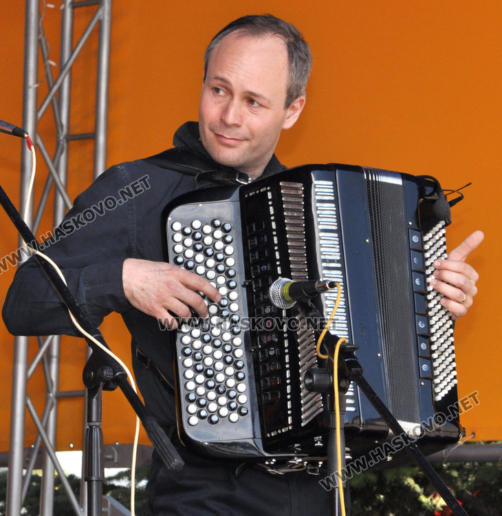 Датчани и българи изнесоха фолклорен концерт на площад „Свобода”