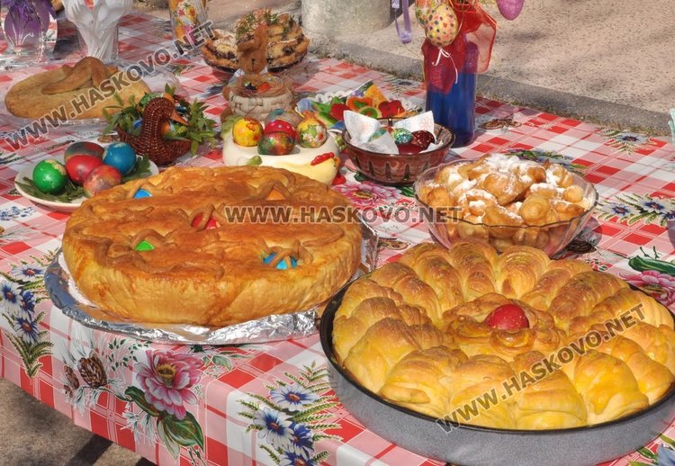 Великденска кулинарна изложба организираха в село Сталево