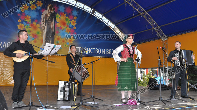 Датчани и българи изнесоха фолклорен концерт на площад „Свобода”