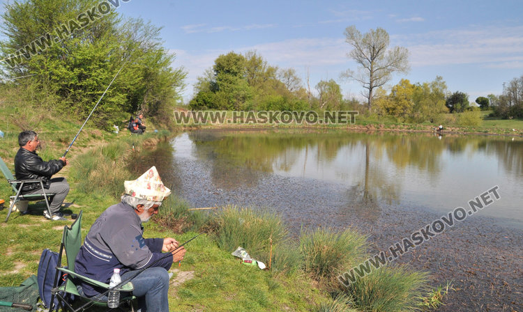 Рибари превзеха язовирите край Хасково дни преди забраната