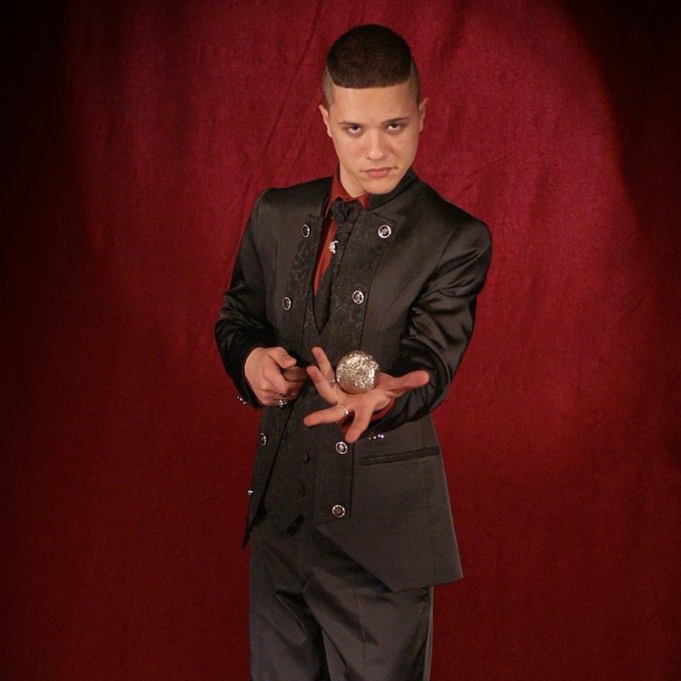 Учат димитровградските деца как да бъдат магьосници