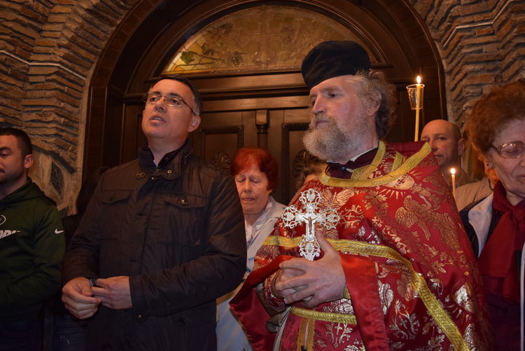 Свещеник и кмет към кърджалийци:”Христос воскресе!