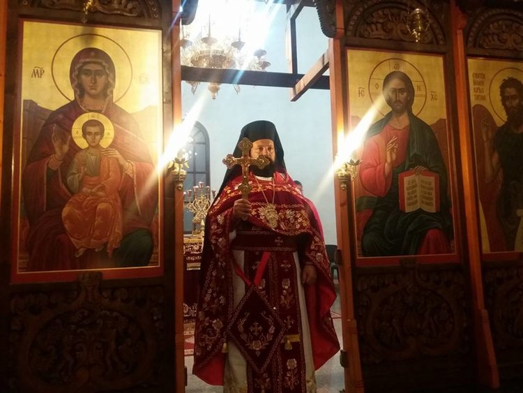 Христос възкресе! Стотици изпълниха храмовете на Смолянско