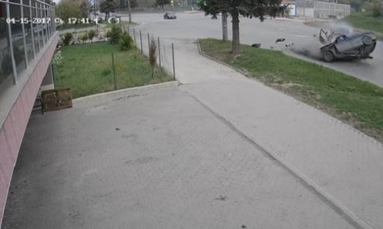 Жесток удар между две коли в Перник, един загина