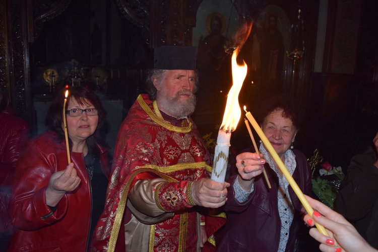 Свещеник и кмет към кърджалийци:”Христос воскресе!