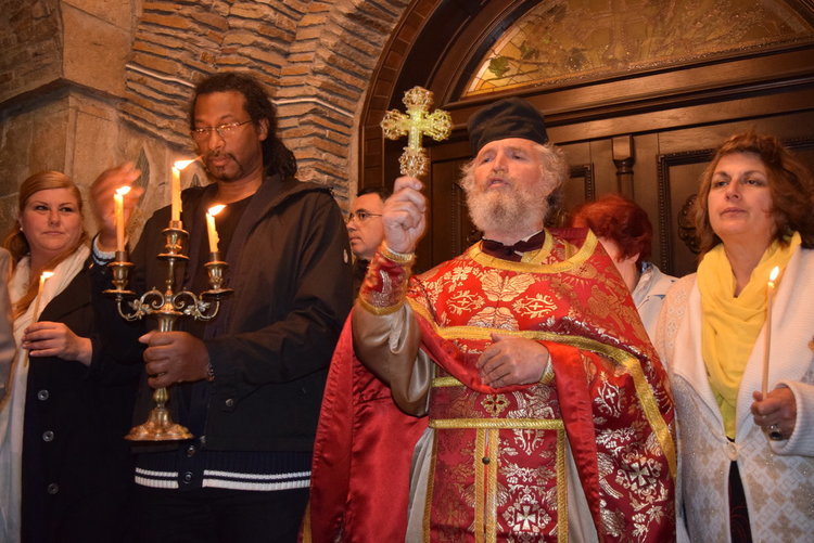 Свещеник и кмет към кърджалийци:”Христос воскресе!