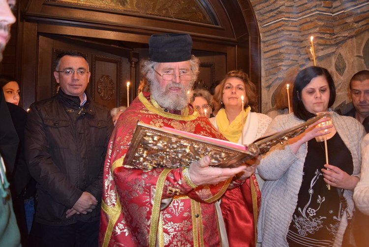 Свещеник и кмет към кърджалийци:”Христос воскресе!