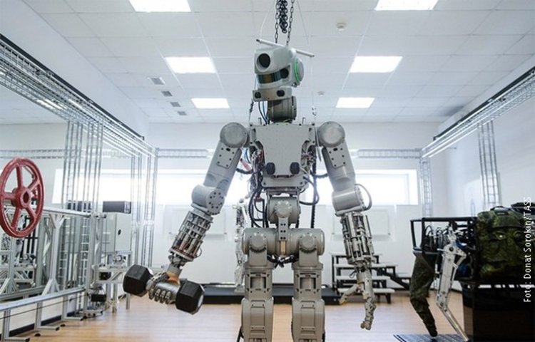 Руският робот-терминатор стреля с две ръце (видео)