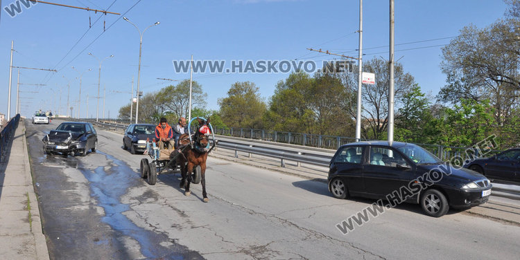 Шофьорът на катастрофиралия до гарата Сеат карал пиян