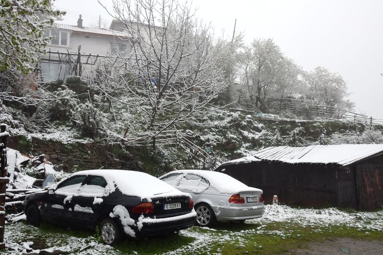 Априлски сняг покри високите части на Ардино
