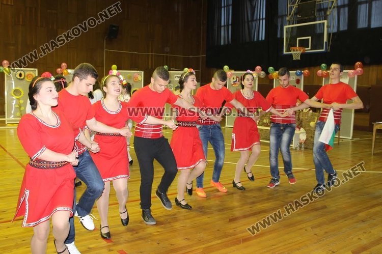 Миналата година надиграването на Езиковата гимназия се проведе в Спортна зала "Младост"