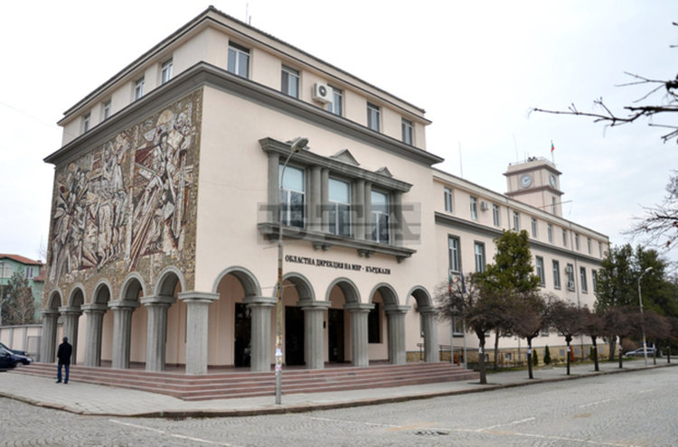 Чевръста нашенка с бързи пръсти се обзаведе със златни пръстени,отлежава ги в кауша