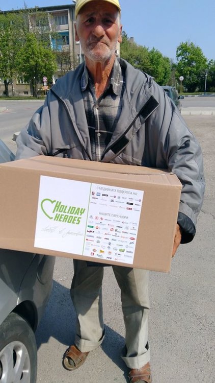 Зарадваха с хранителни продукти за Великден социално слаби от община Димитровград